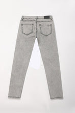 Load image into Gallery viewer, Carrot Fit Jeans